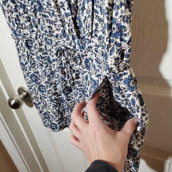 Splendid Blue and White Floral Women's Shorts - Picture 6 of 16